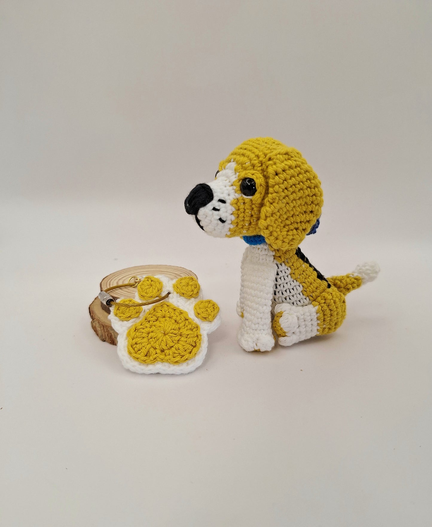 Beagle y llavero huella